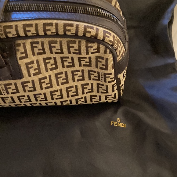 Fendi bag Beige Zucchino-Print Canvas authentic pre-owned. Comes w/sleeper bag. - Picture 12 of 12